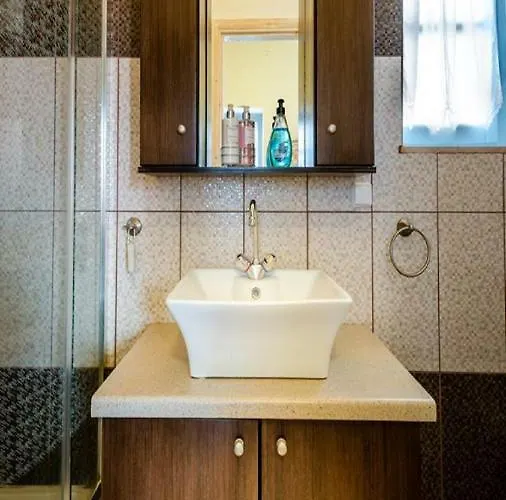 Amazing House In 別荘 Chalki Town